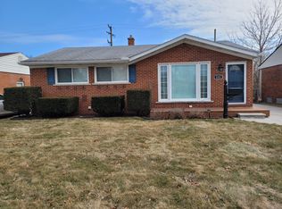 222 Ross St, Garden City, MI 48135