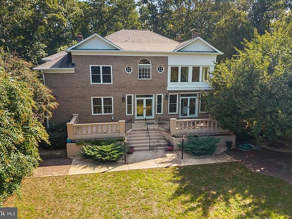 3rd image of 9565 Briar Ln