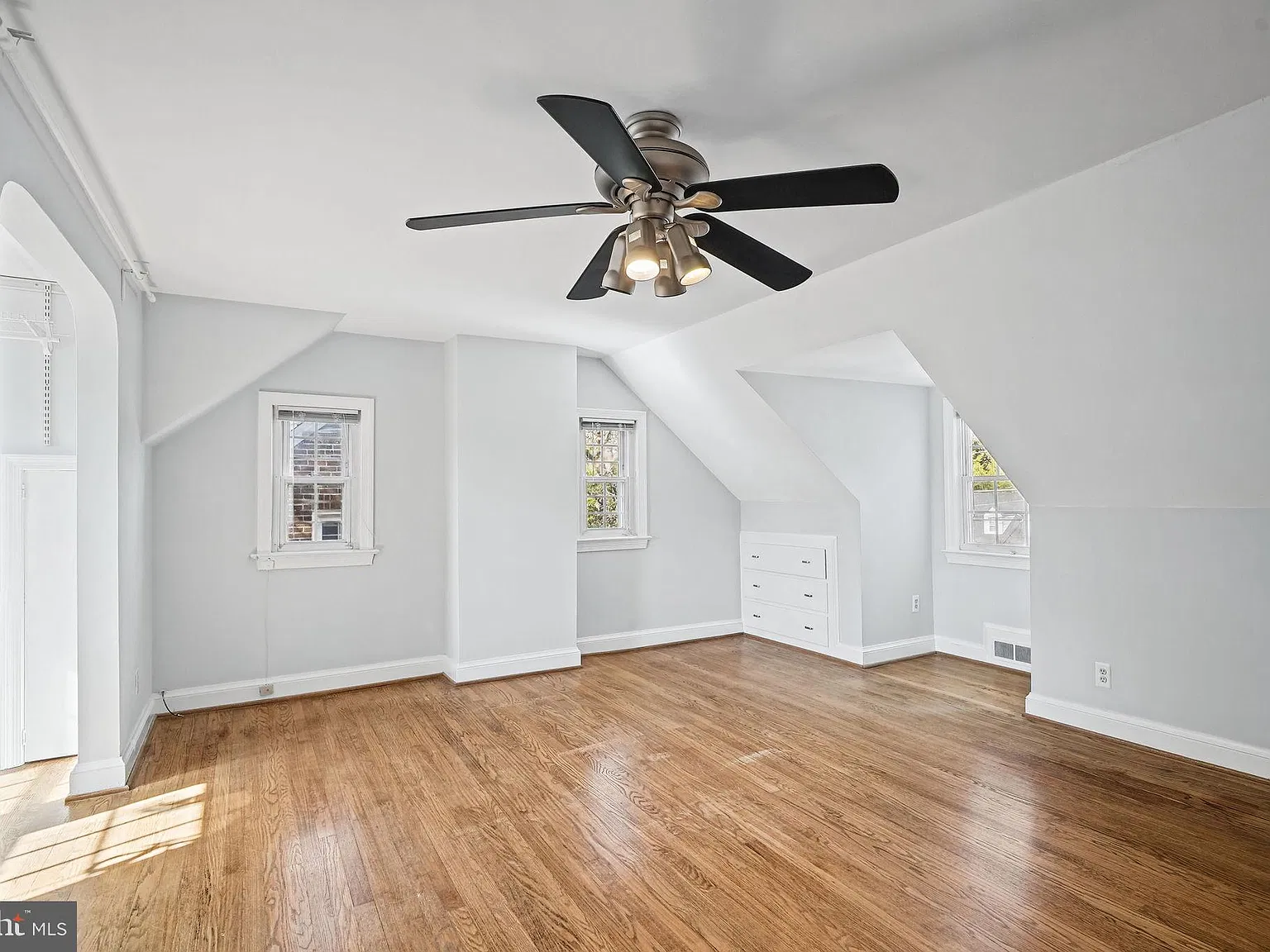 4 bed, 3.0 bath, 1453 sqft, $4,500 — Photo 3