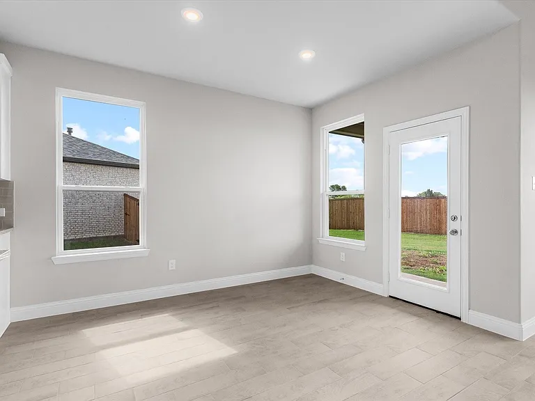 401 Parrino Pkwy — Photo 8