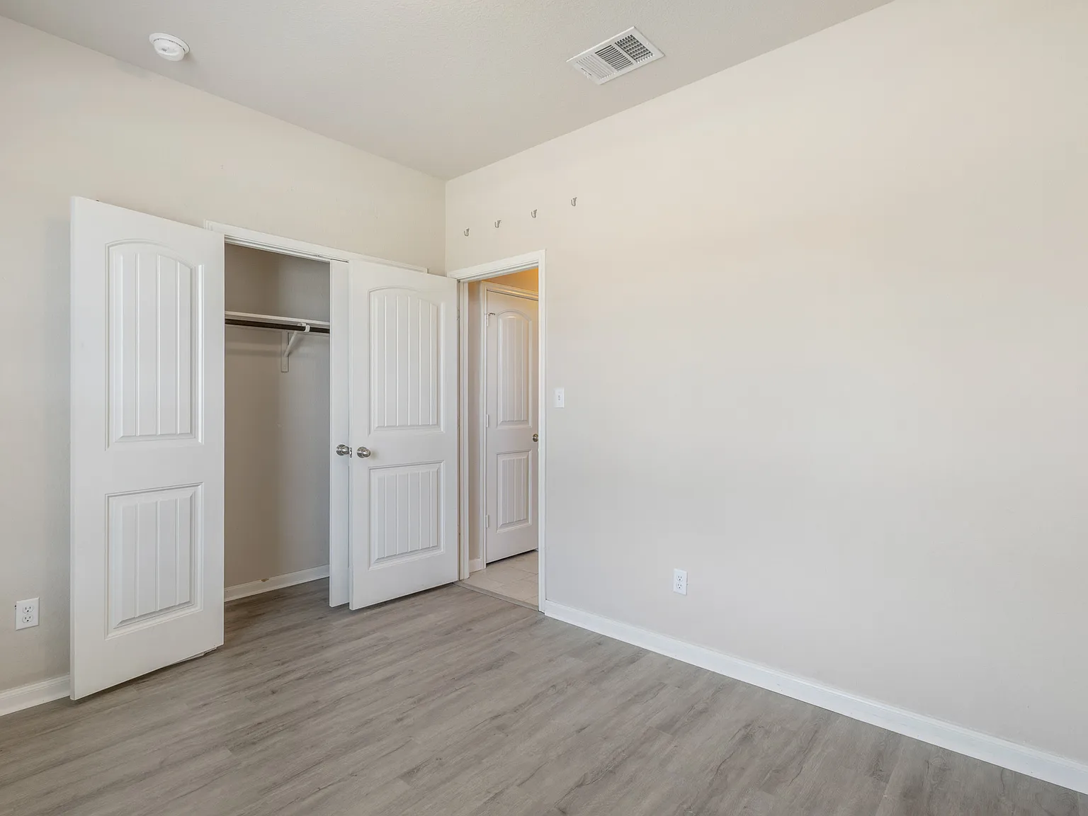 4 bed, 1746 sqft, $2,200 — Photo 3