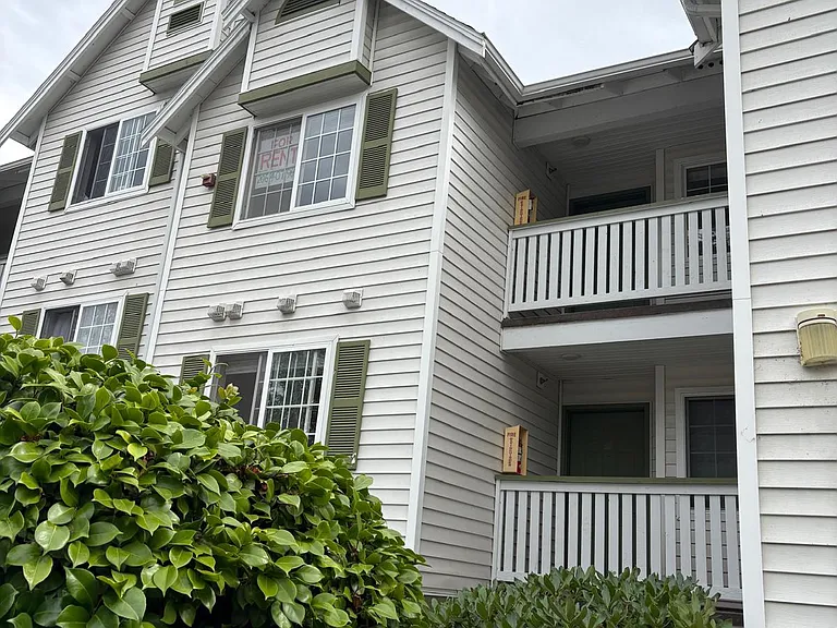 901 Sunset Blvd NE #C310 — Photo 1