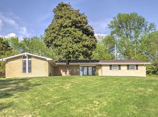 4 Ranch Ct, Florissant, MO 63033