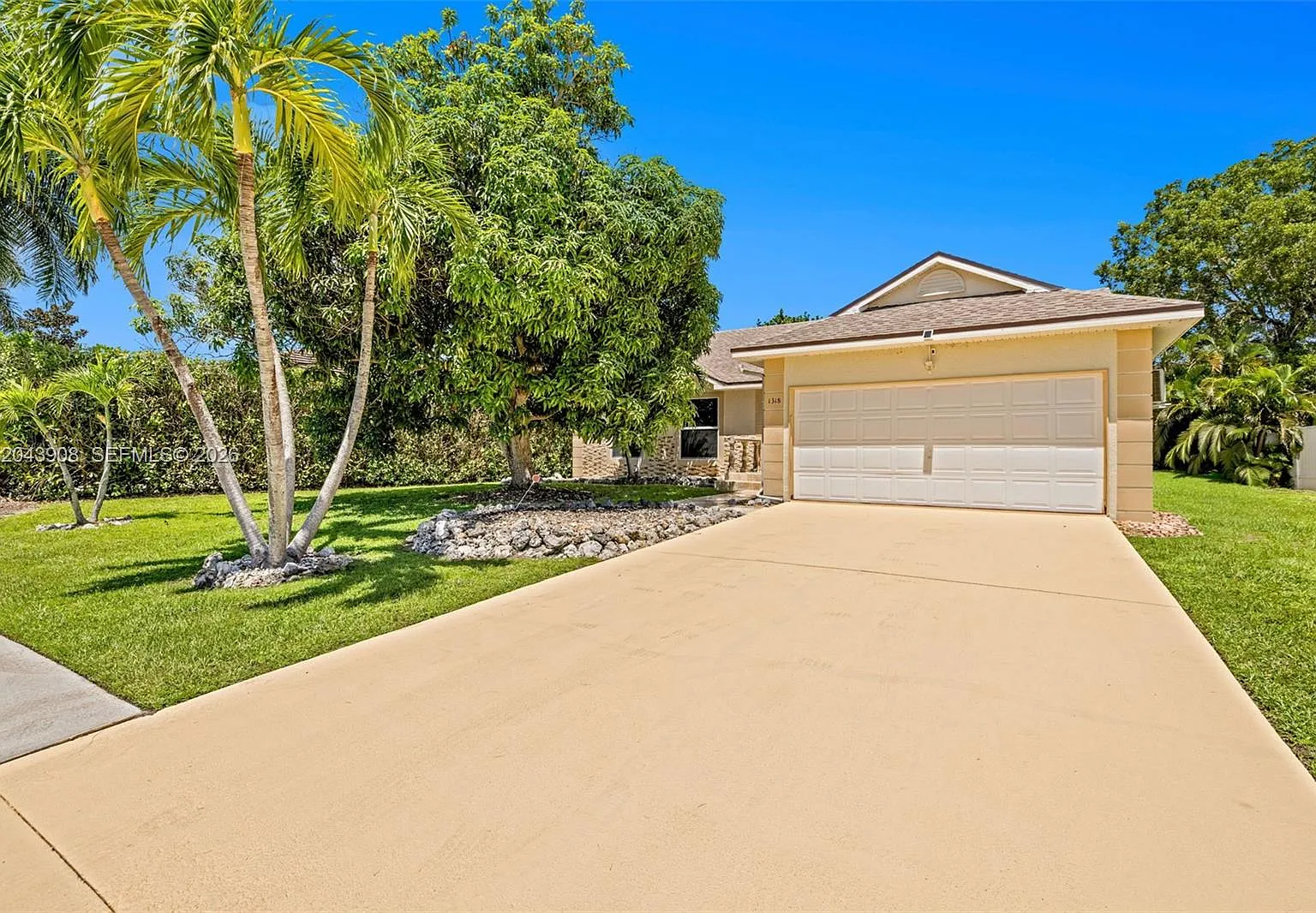 3 bed, 2.0 bath, $4,000 — Photo 1