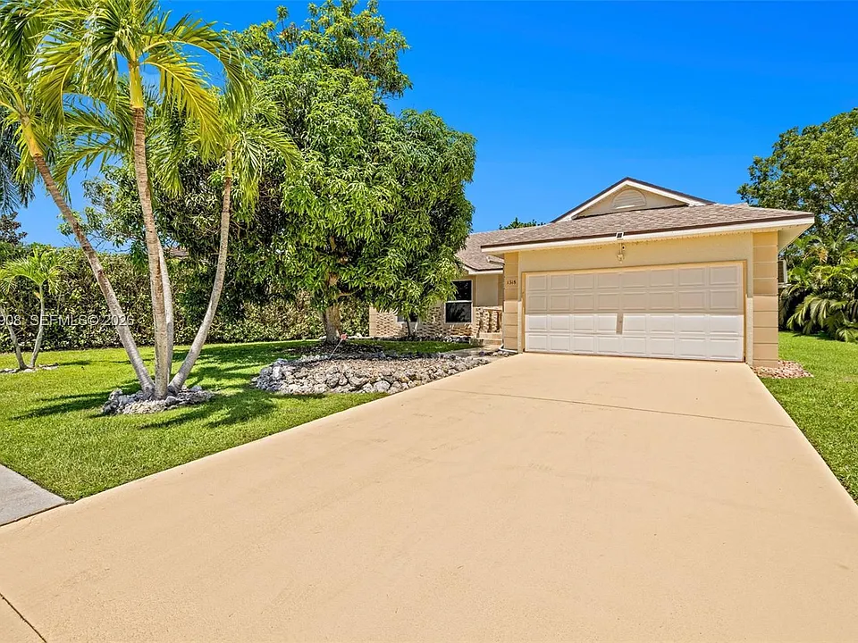 1318 Bayport Ave