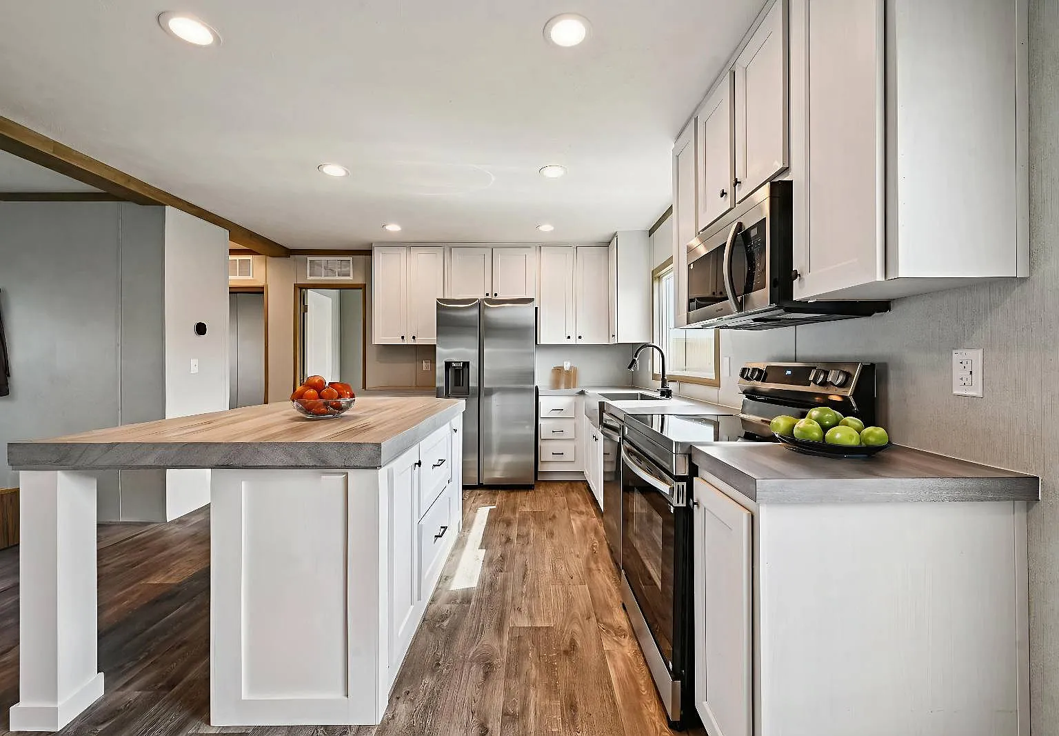 3 bed, 2.0 bath, 1568 sqft, $2,195 — Photo 3