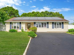 25 Biscayne Dr, Selden, NY 11784