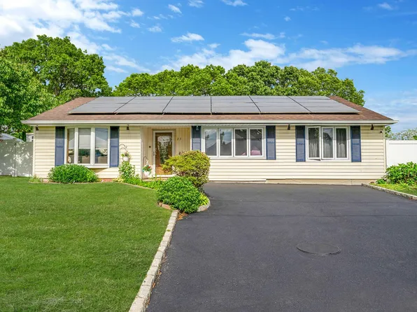 25 Biscayne Drive, Selden, NY 11784