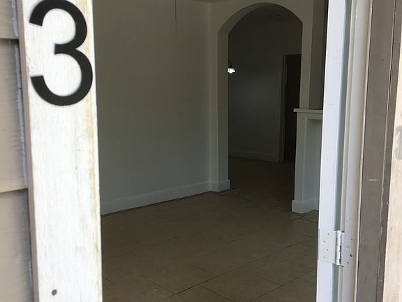4th image of 2419 W Commerce St #3