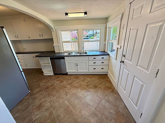 Kitchen (2)