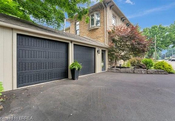 3rd image of 66 Banfield St