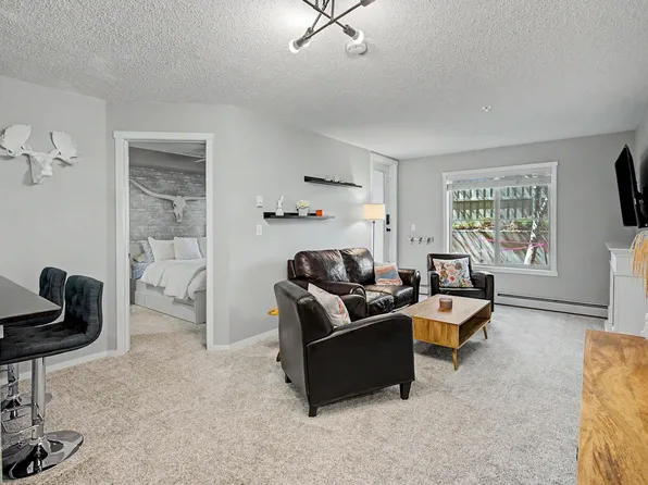 5390 Chappelle Rd SW #105, Edmonton, AB T6W 3K7
