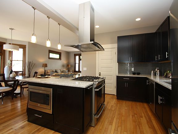 3rd image of 909 Laurel Ave