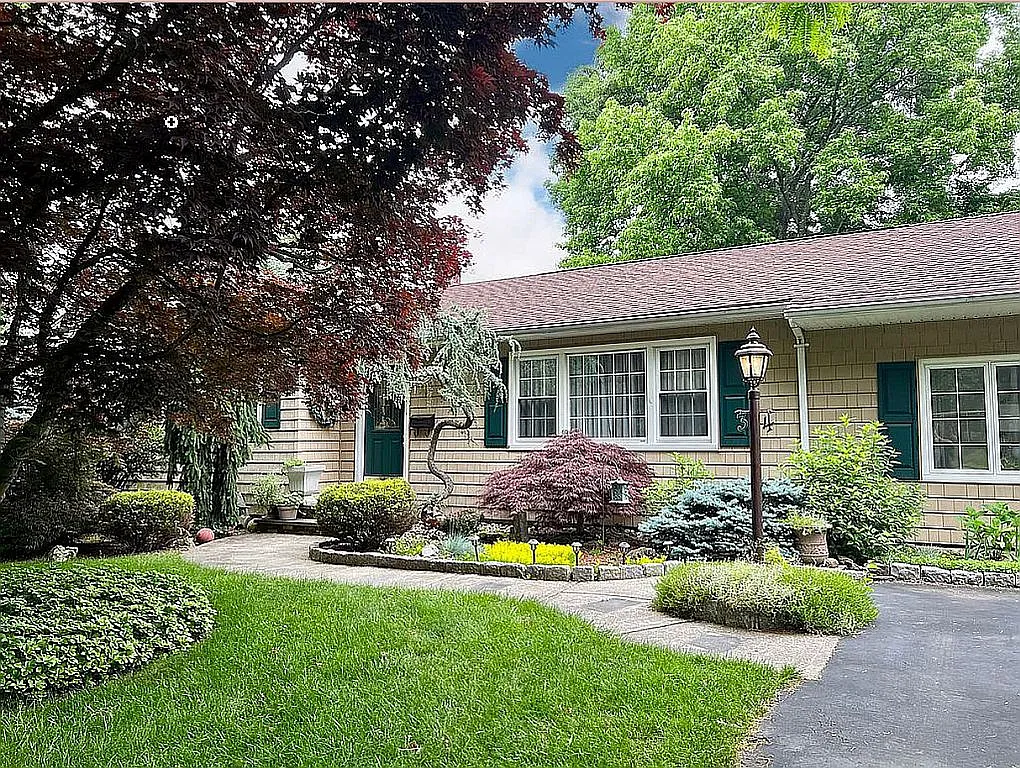 34 Curtis Dr photo 1