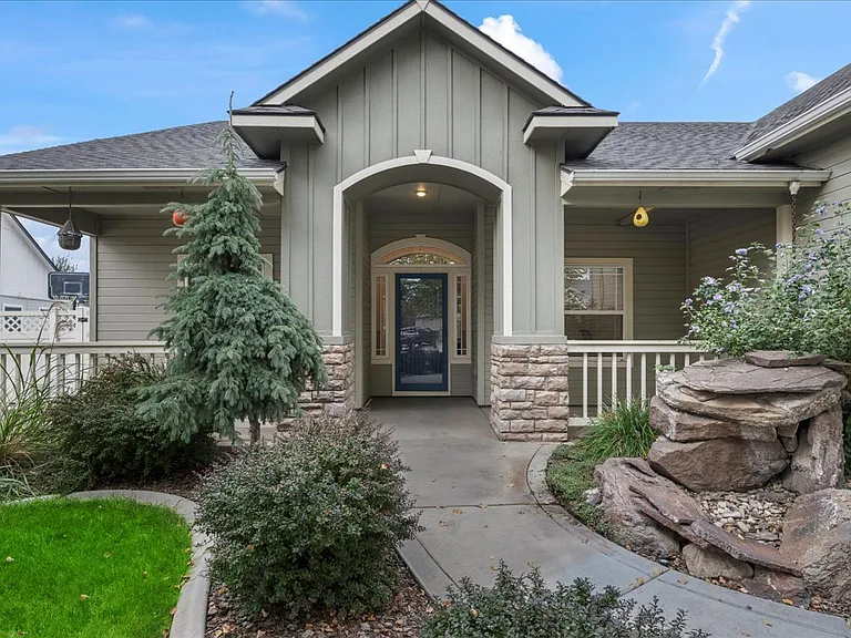 2544 W Teano Dr — Photo 1