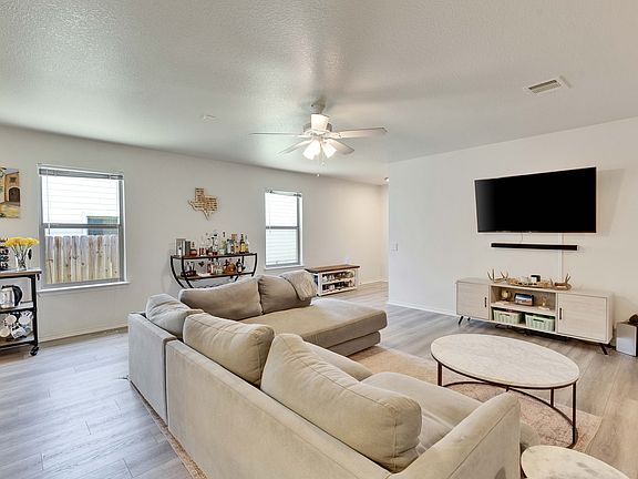 5th image of 4611 Mellow Hollow Dr
