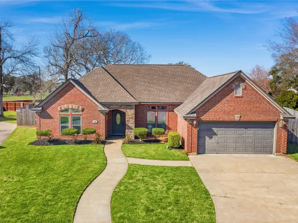 104 Hamilton Ct, Clute, TX 77531