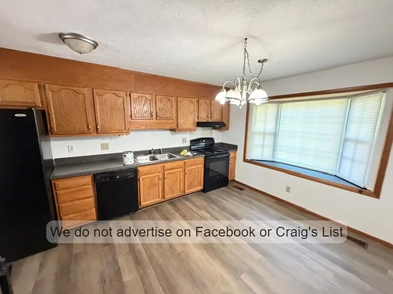 7796 Adrian Dr — Photo 5