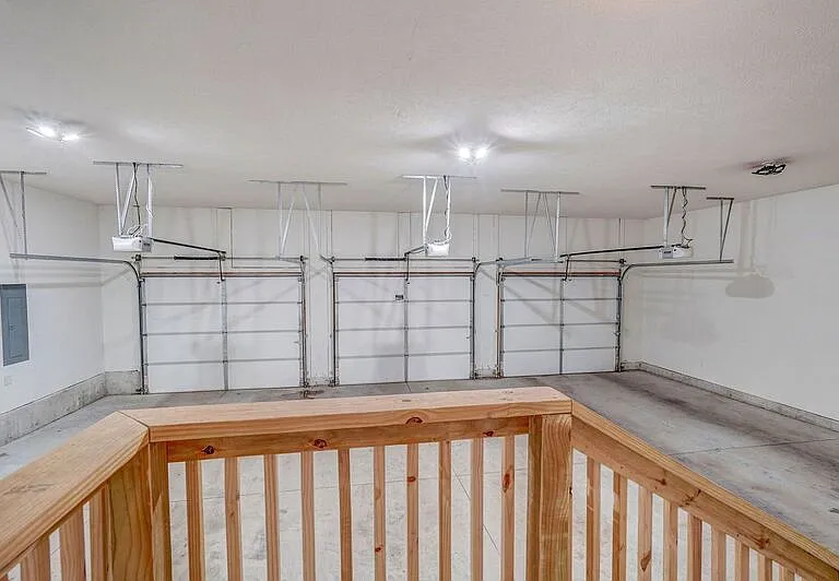 1120 N Clay Ave — Photo 21