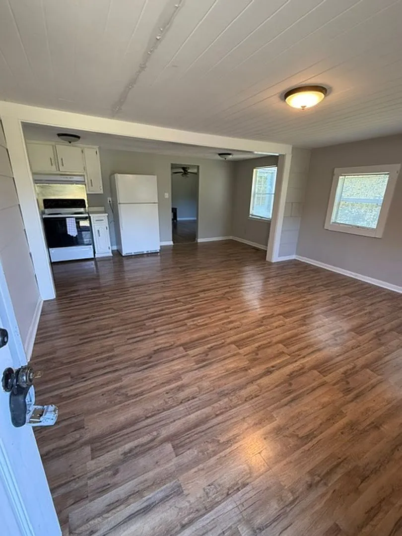 For Rent — Photo 3
