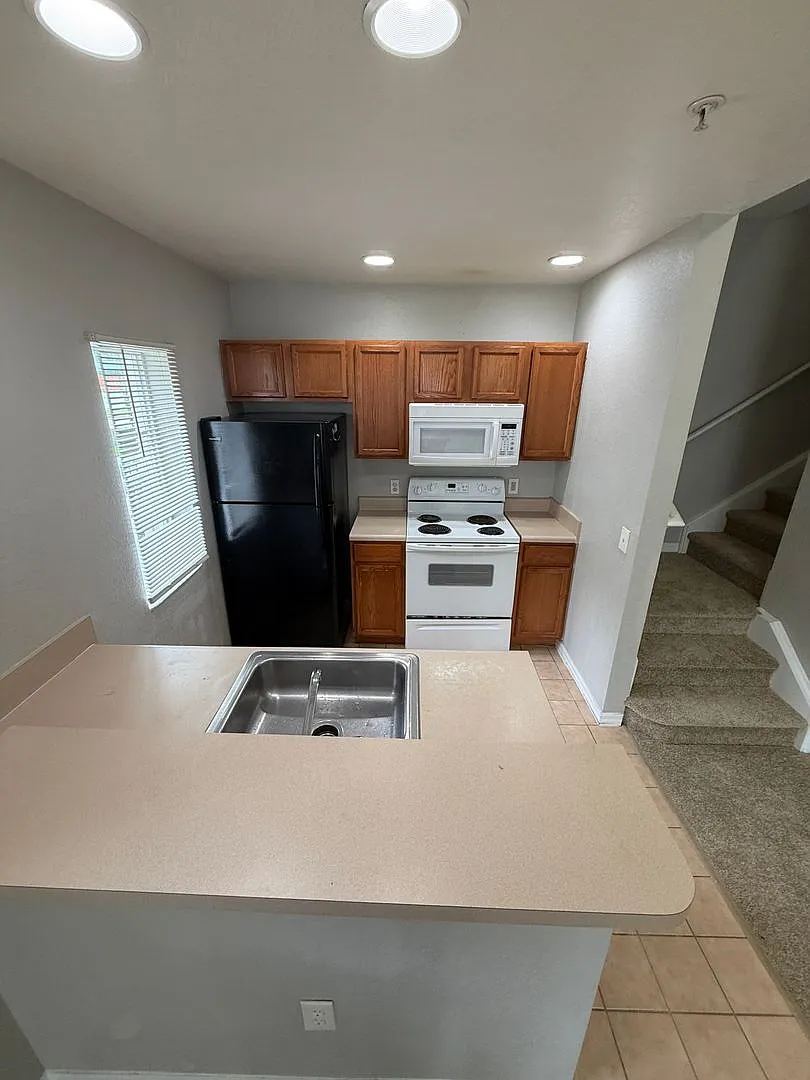 Two Story Town House — Photo 3