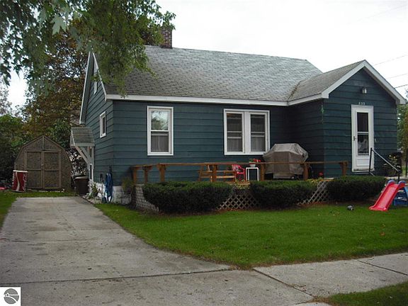 4th image of 833 James St