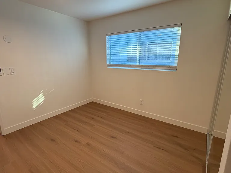 2704 Highland Ave — Photo 10