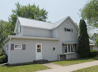 55 Barry St, Montello, WI 53949