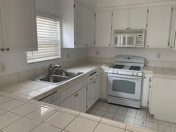 3rd image of 10827 Hortense St APT 8