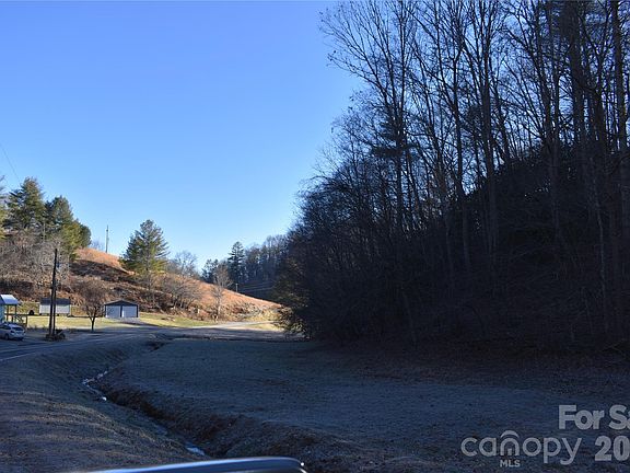 5th image of 448 Sweetwater Rd