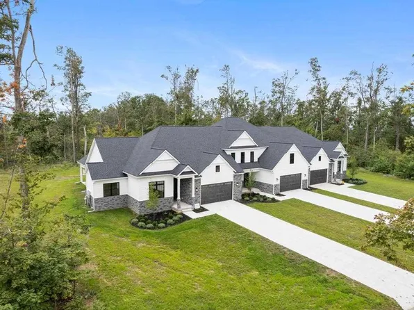 807 Fairways Dr, Harbor Springs, MI 49740