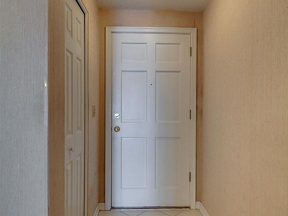 5th image of 2099 WINTERBOURNE E #106