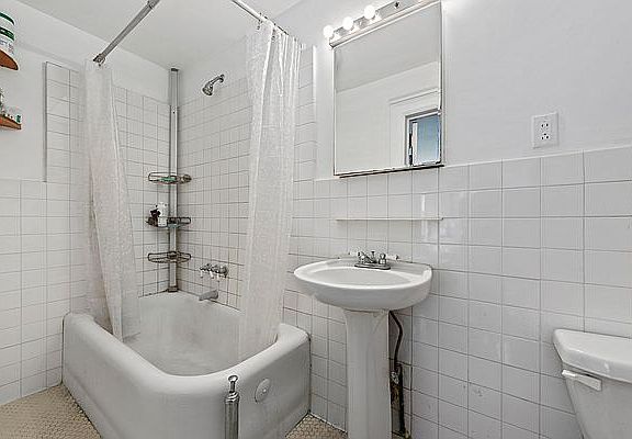 4th image of 325 W 89th St #6