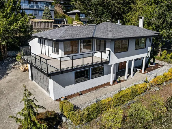 5198 Beckton Rd, Saanich, BC V8Y 2C1