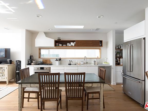 3rd image of 2203 Rosey Way