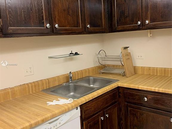 5th image of 3660 Inverrary Dr APT 3I