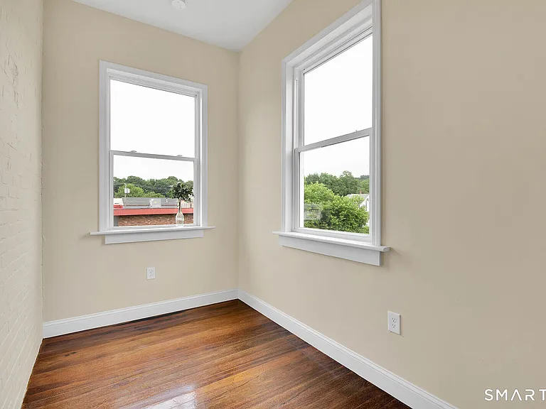 120 E Main St #7 — Photo 10