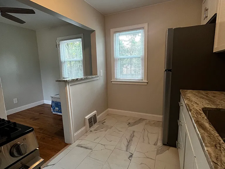 1607 Macarthur Dr — Photo 3