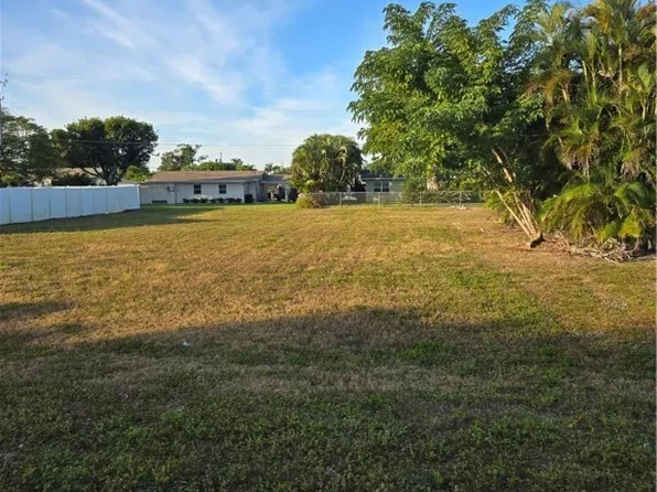 5226 Elm Ct, Cape Coral, FL 33904