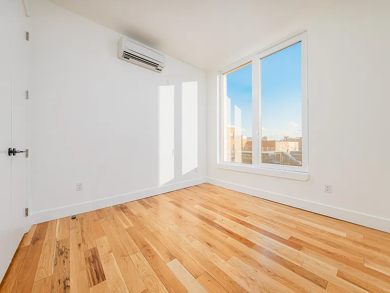 33 Franklin St #235 — Photo 5