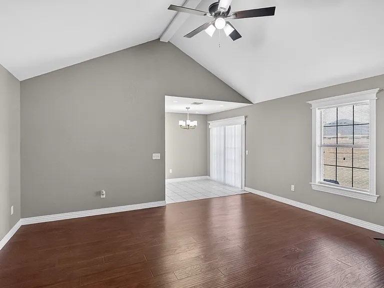 813 Marcus St — Photo 1
