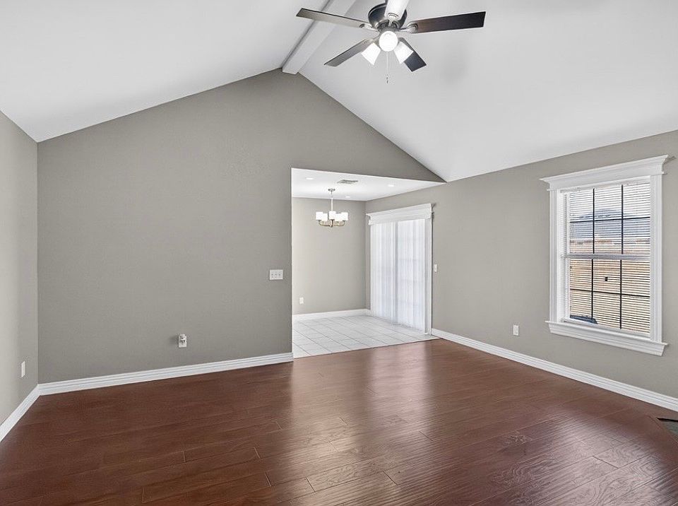 1st image of 813 Marcus St