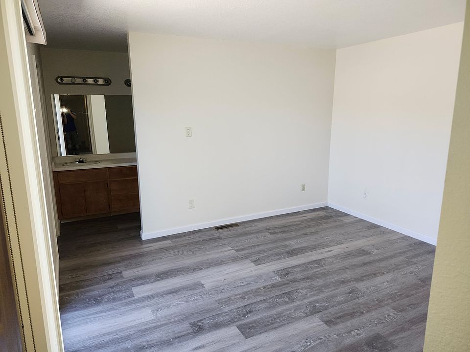 1st image of 220 S Hutchins St