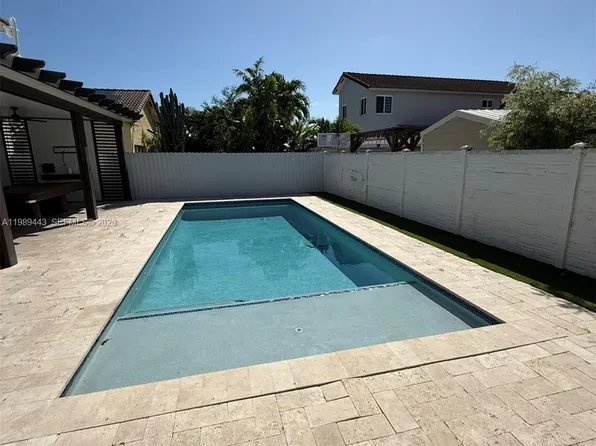 7874 NW 194th St, Hialeah, FL 33015