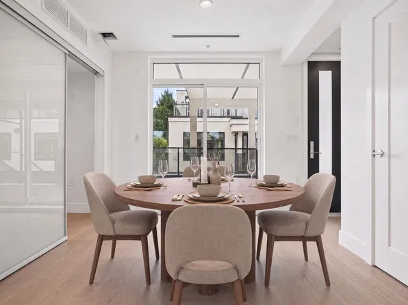 578 W 24th Ave #202, Vancouver, BC V5Z 2B4