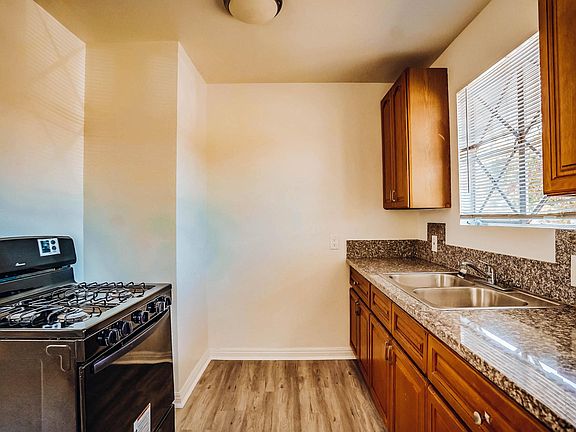 4th image of 7117 Fulton Ave #4