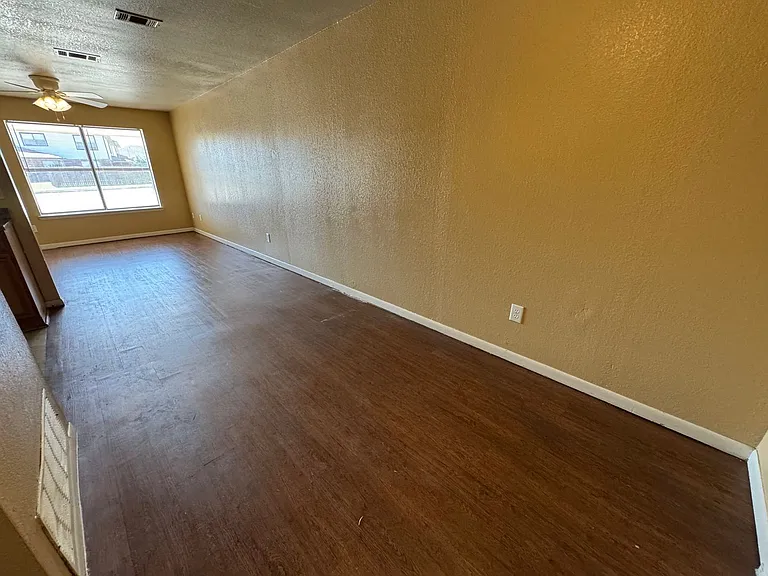 1210 Monroe Lp — Photo 31