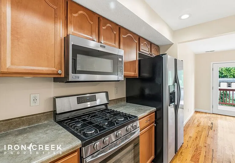 30 Olive St — Photo 7