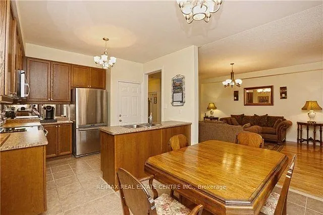 43 Joywill Ct — Photo 4