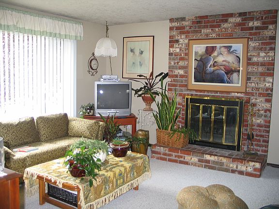 living rm with fireplace